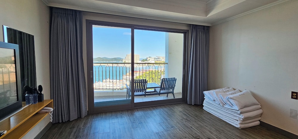 Bay Resort Tongyeong 13/48