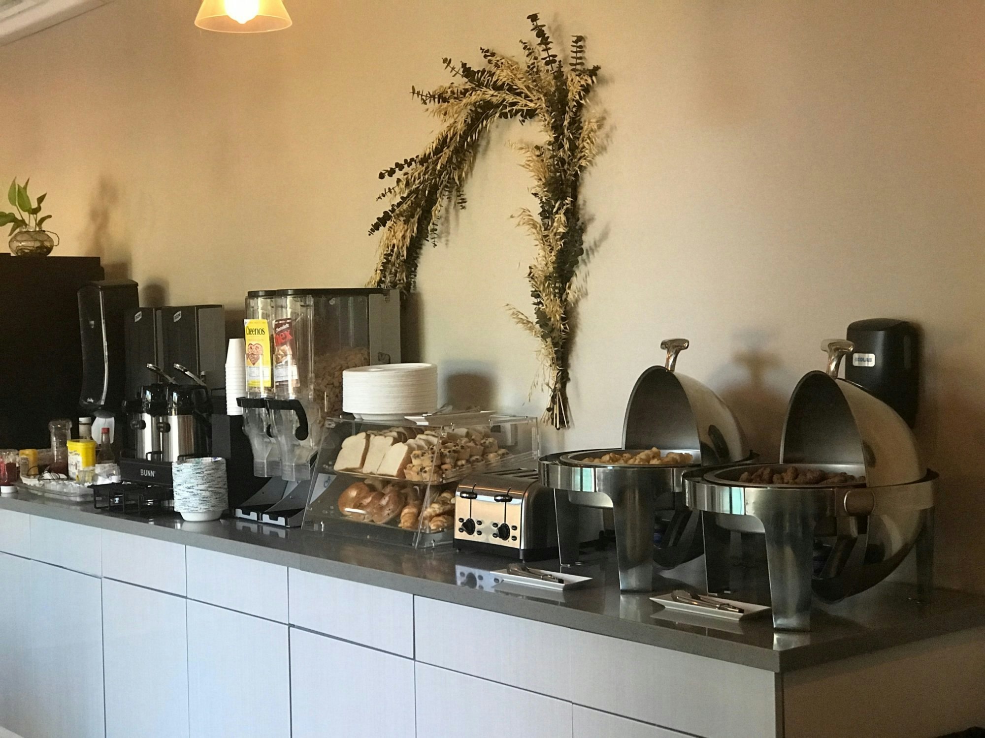 Greentree Inn And Suites Alhambra 4/52