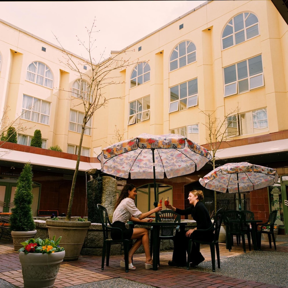 Harrison Lake Hotel 3/50