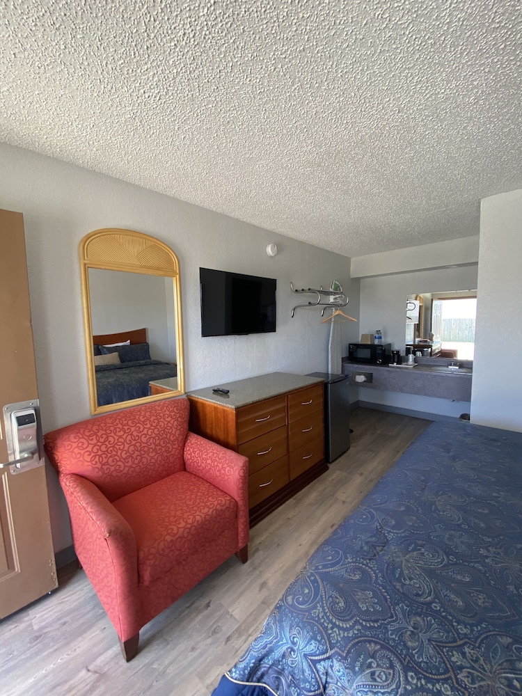 Colonial Inn 29/47