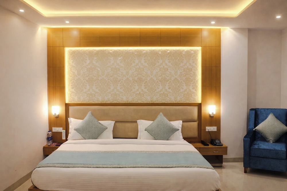 SUPER, DELUXE