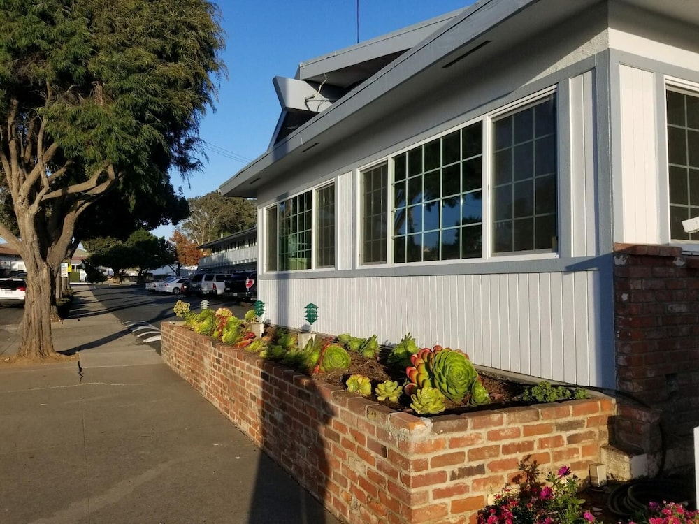 Coastal Breeze Inn Morro Bay Ca 1/47