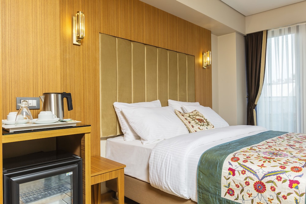 Obelisk Hotel & Suites 16/63