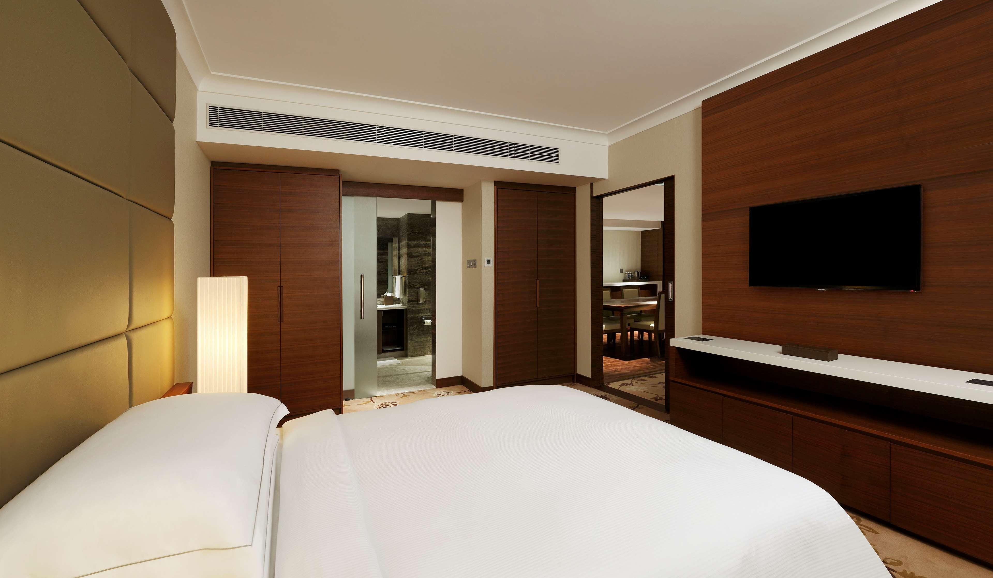 2 BEDROOMS, LUXURY, SUITE, CLUB LOUNGE ACCESS