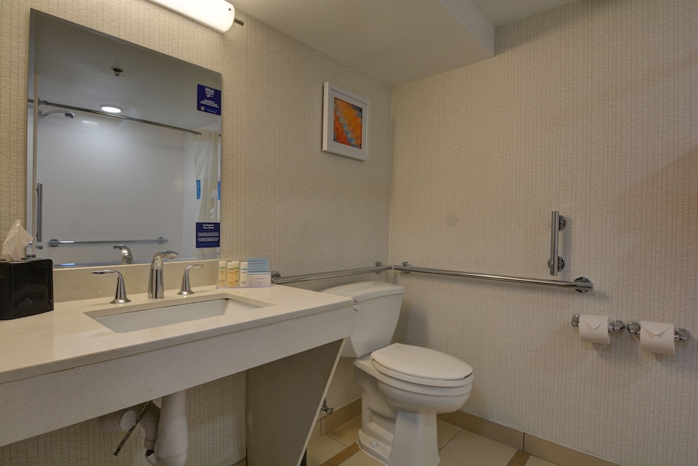Hampton Inn Greenwood, SC 18/35