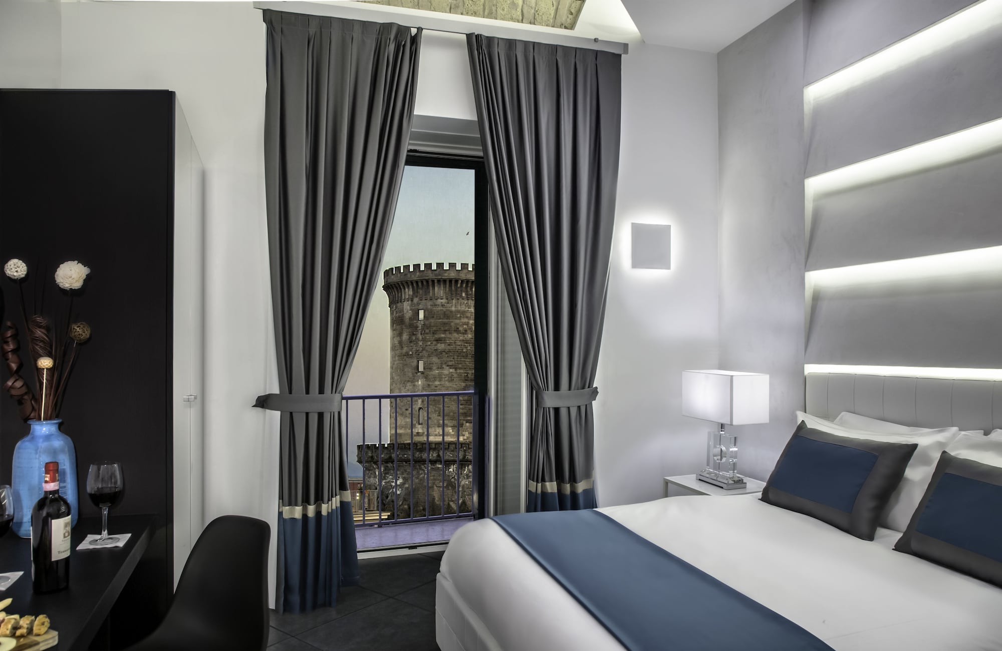 ROOM, DOUBLE BED, JETTED TUB