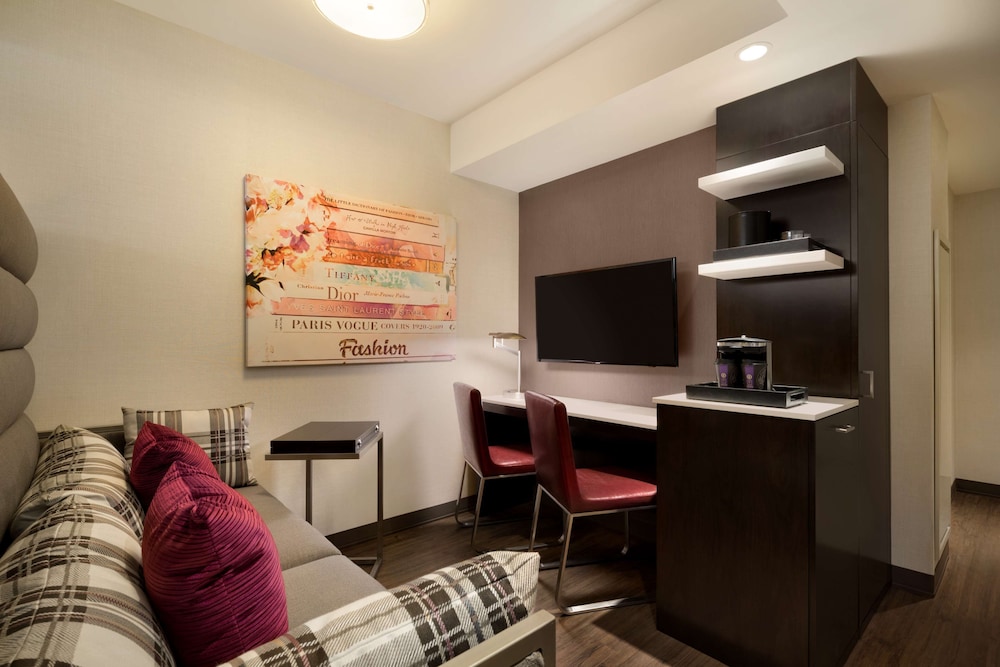 Embassy Suites by Hilton New York Manhattan Times Square 50/79