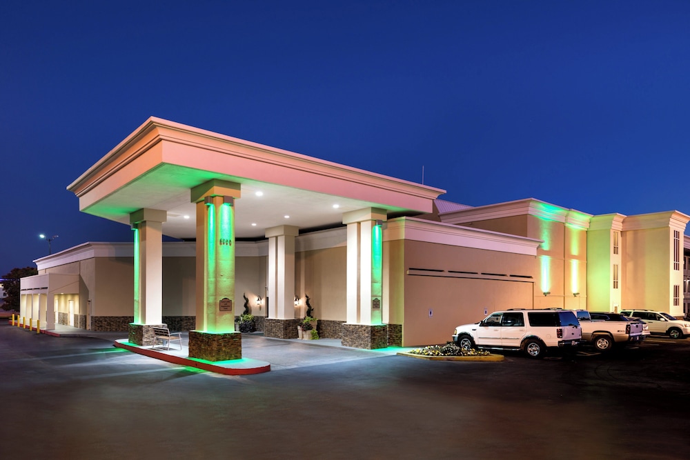 Holiday Inn Hotel And Suites Oklahoma City North 1/32
