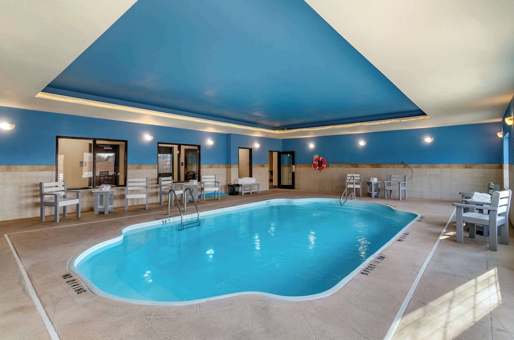 Comfort Inn And Suites 20/32