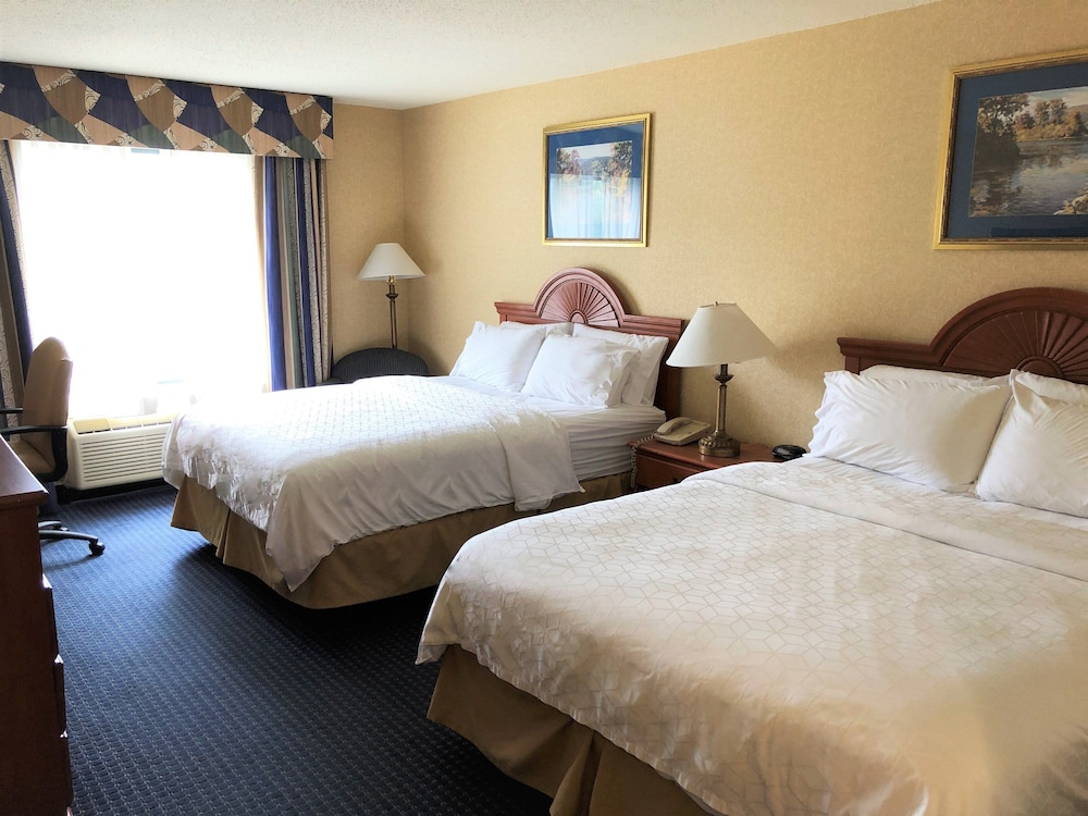 Holiday Inn Express Syracuse Airport 15/65