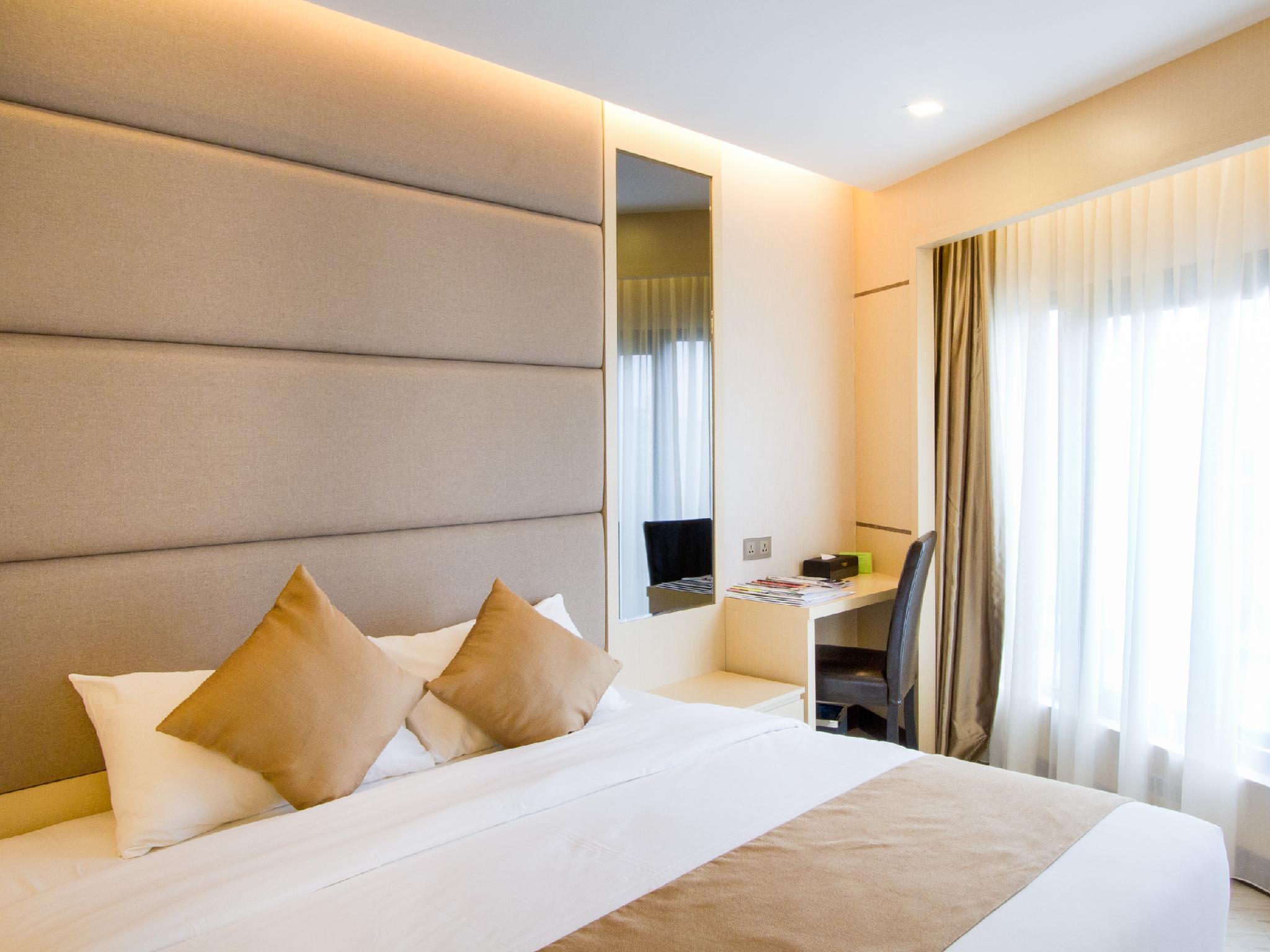 Royal, Suite