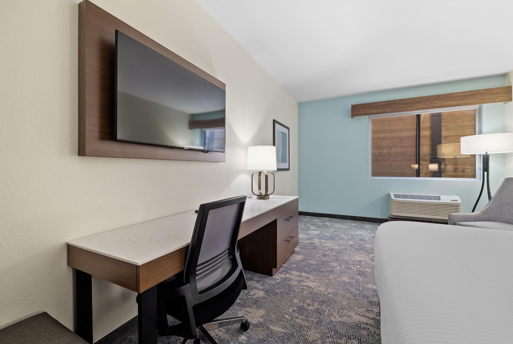 La Quinta Inn & Suites by Wyndham Santa Cruz 35/47