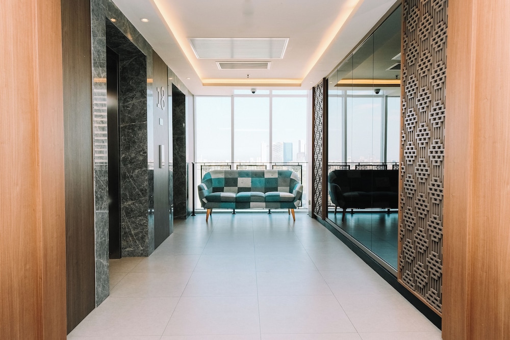 Deka Hotel Surabaya HR Muhammad 28/50