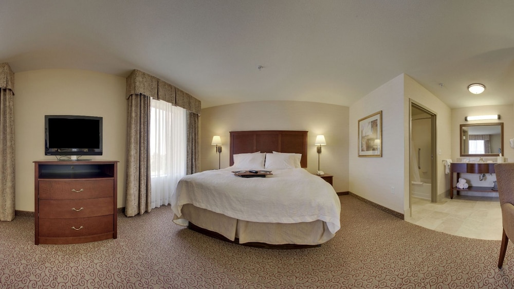 Hampton Inn & Suites West Bend 19/48