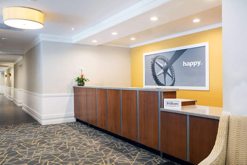 Hampton Inn By Hilton Hallandale Beach Aventura 12/37