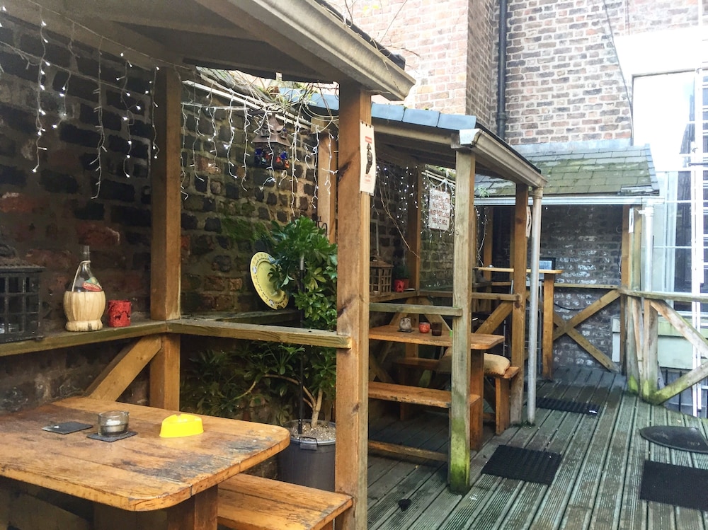 Embassie Backpackers Liverpool 23/41