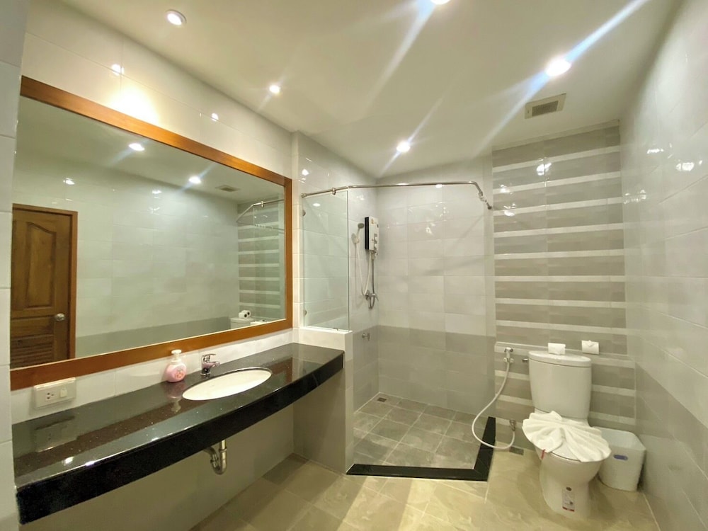 D Hotel Pattaya 35/40
