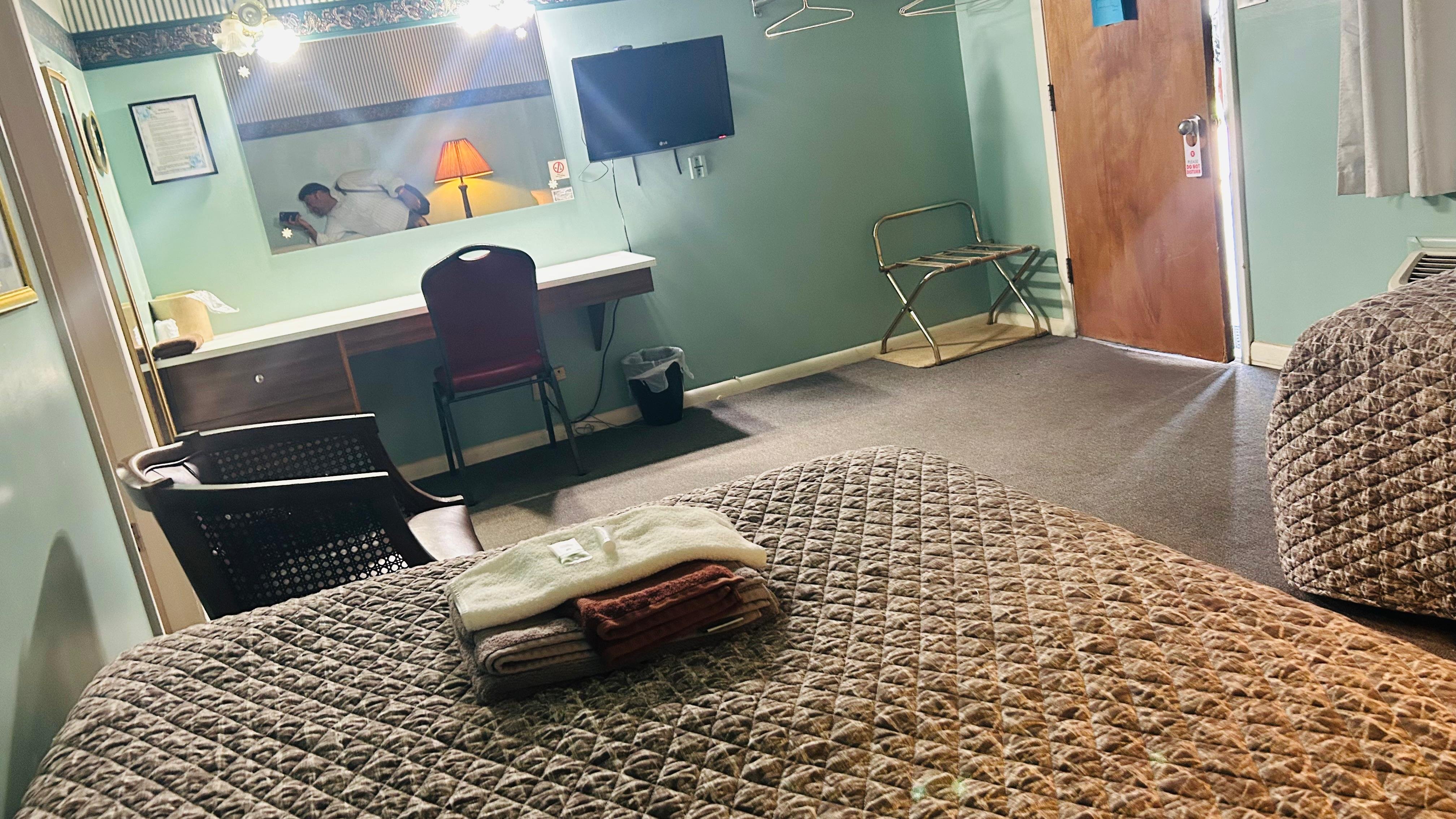 Victorian Inn Motel & Suites 29/48
