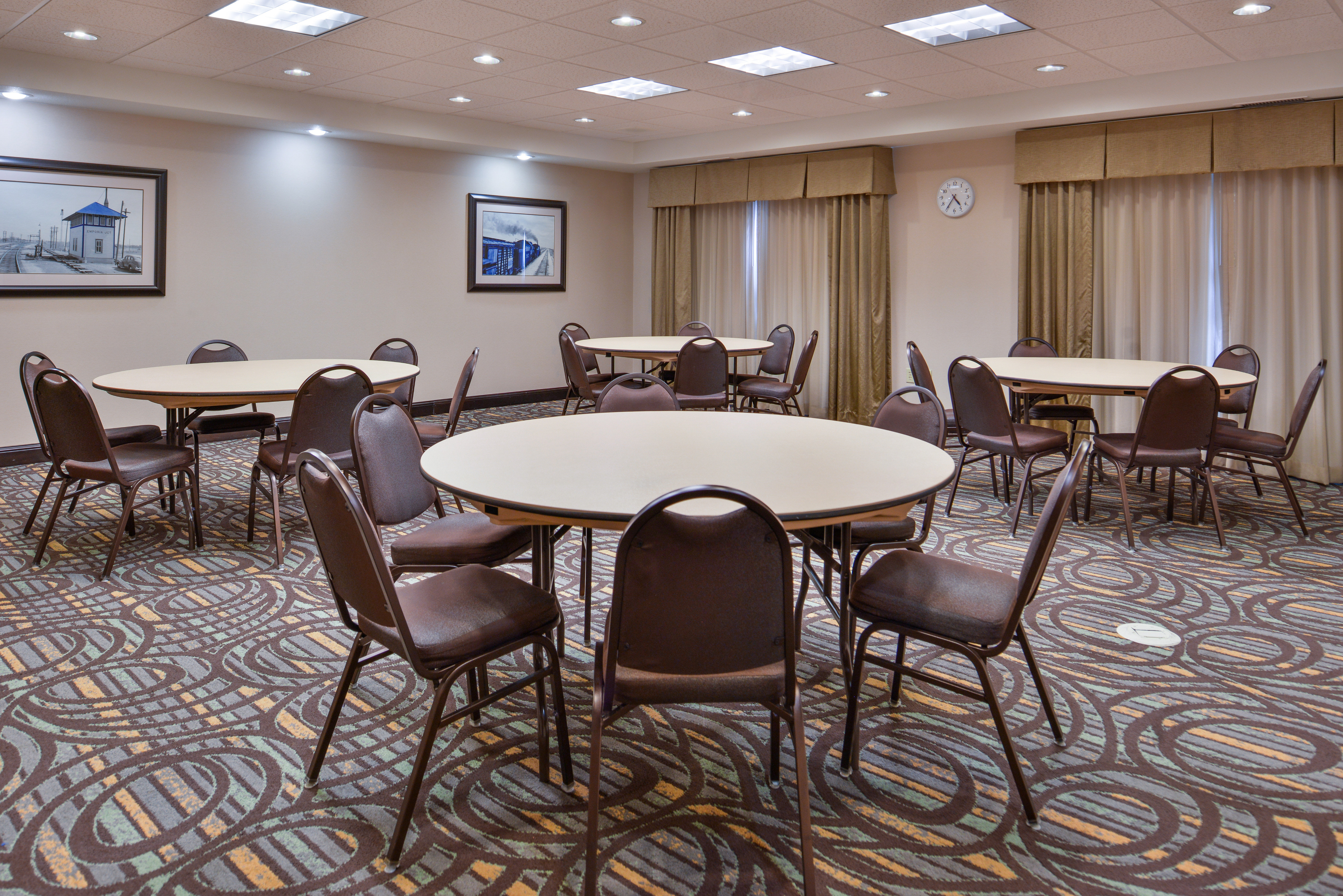 Holiday Inn Express Hotel And Suites Emporia Northwest 41/45