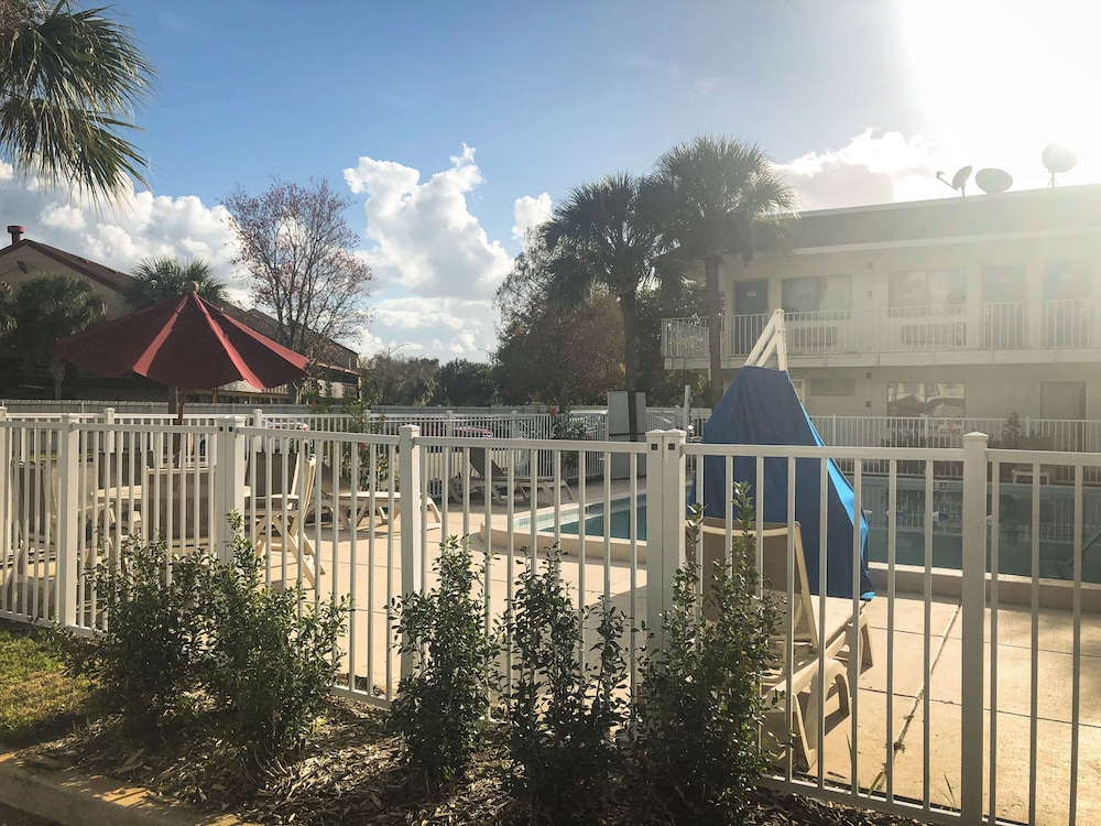 Motel6 Jacksonville, FL - Orange Park 55/60
