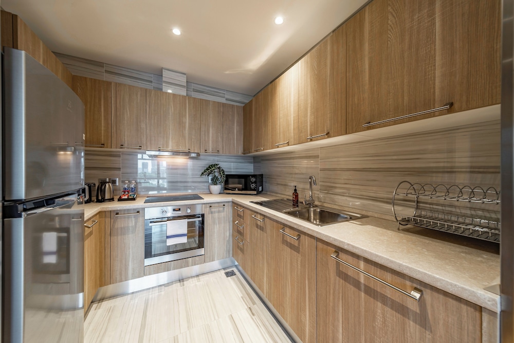 SHERWOOD SUITES 38/74