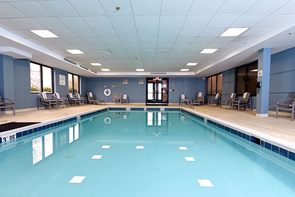 Holiday Inn Express Richmond Airport 30/60