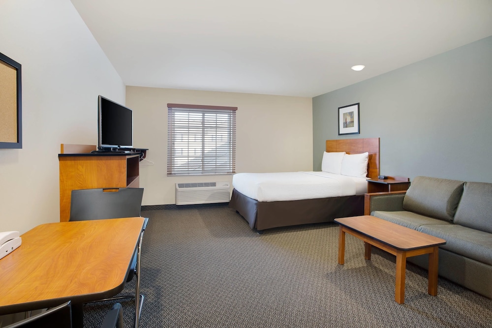 WoodSpring Suites Columbus NE I-270 Airport 26/38