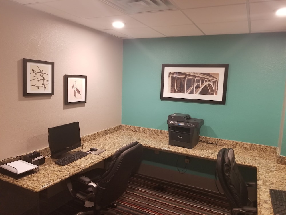Country Inn Suites By Radisson Charlotte University Place Nc 22/24