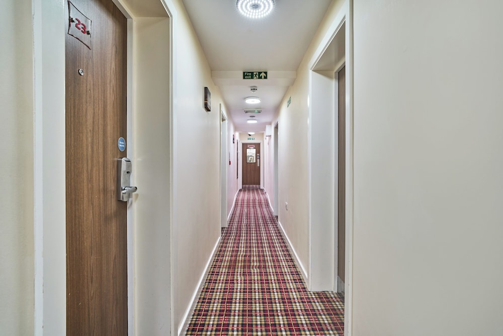 Lucky 8 Hotel 40/64