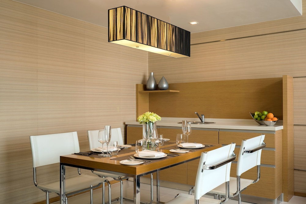 JC Kevin Sathorn Bangkok Hotel (ex. Anantara Sathorn Bangkok Hotel) 43/64