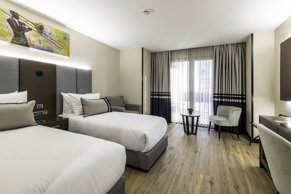 Aprilis Deluxe Hotel 11/50