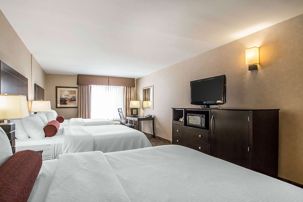 Clarion Inn Elmhurst - Oak Brook near I-88, I-290, I-294 10/43