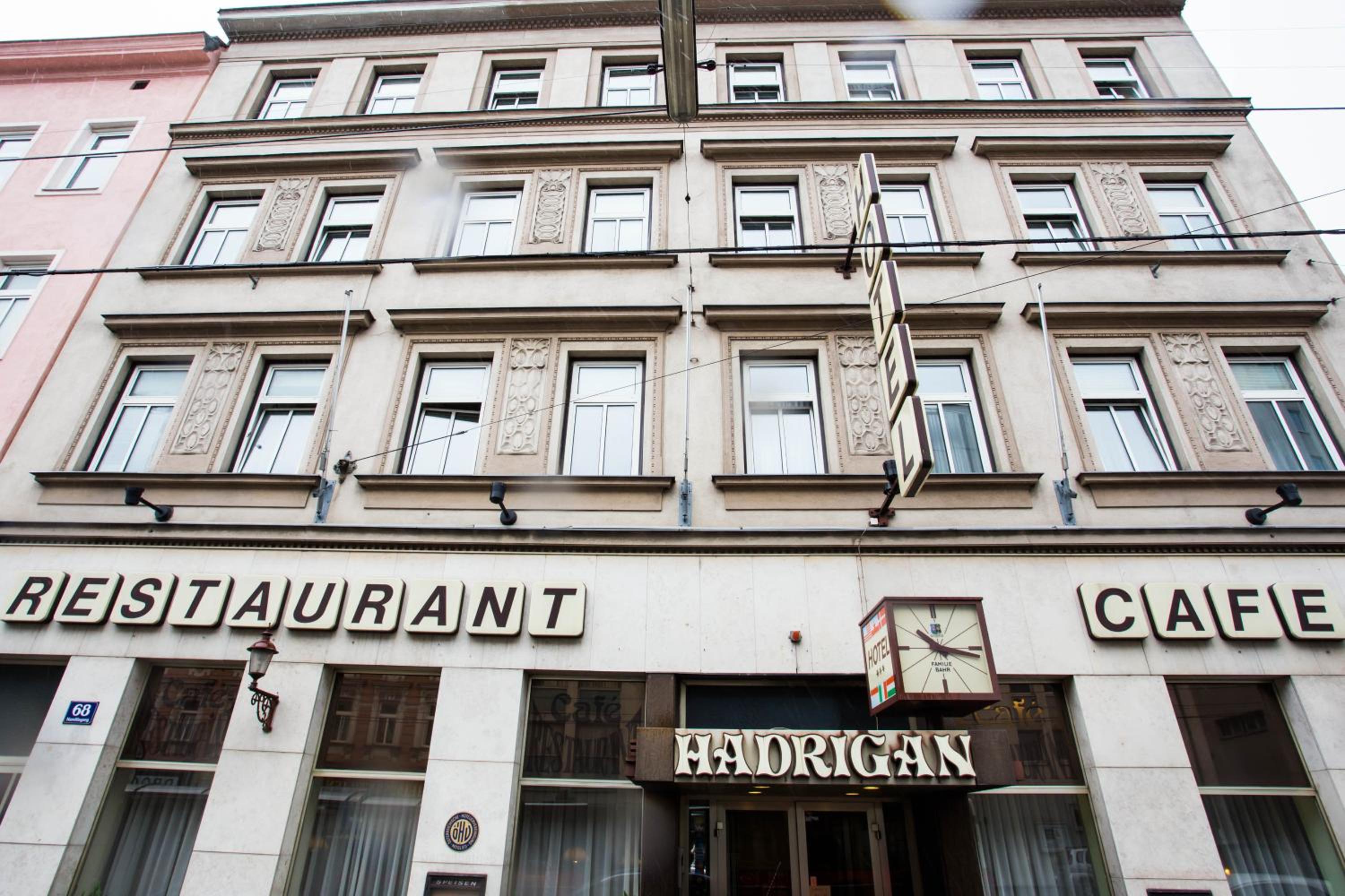 Hadrigan Hotel 2/69
