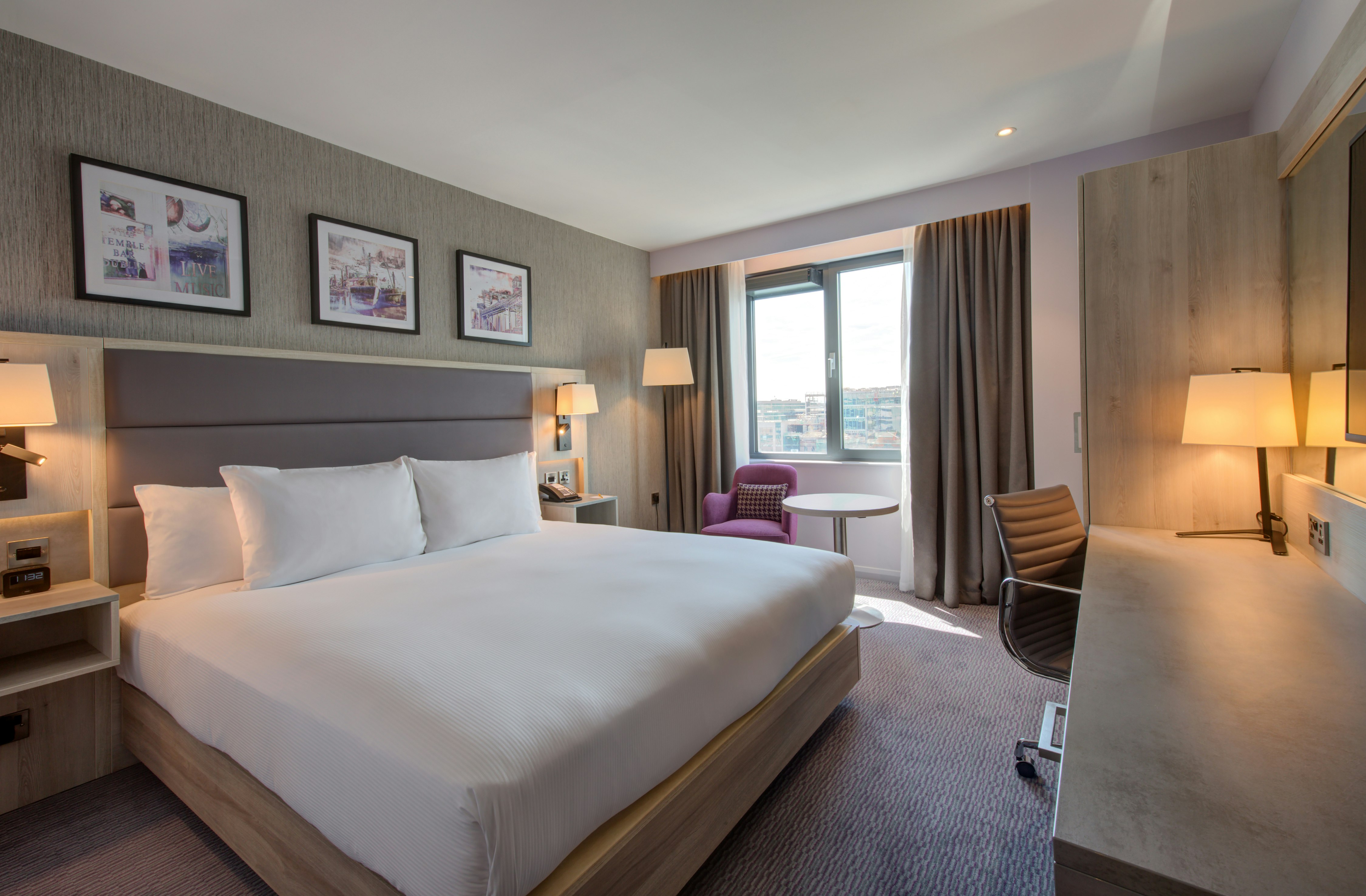 DELUXE, KING BED, RIVER VIEW