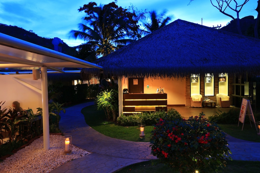 Sanae Beach Club 6/68