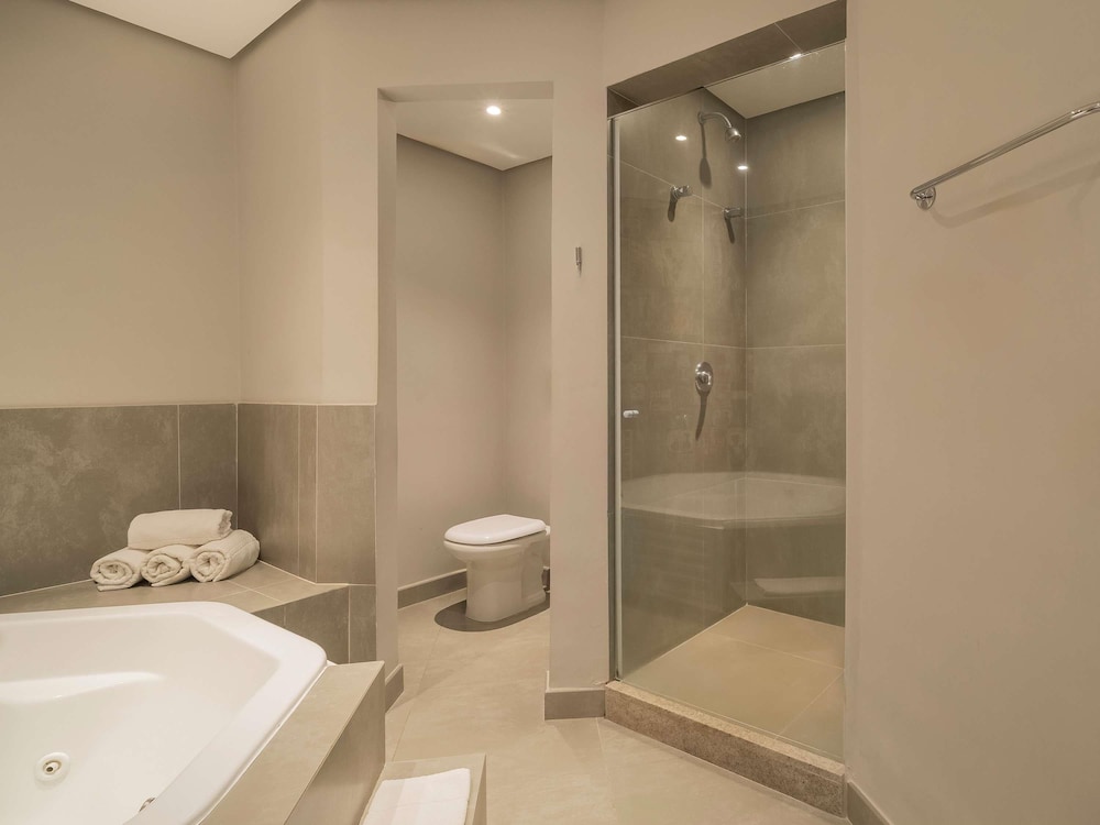غرفة عائلية بسرير كوين وسريرين منفصلين، Ibis Styles Sorocaba Santa Rosalia 8/8