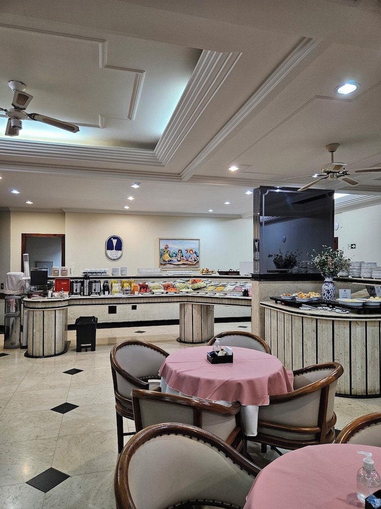 Astron Associado Cristal Palace Hotel 45/56