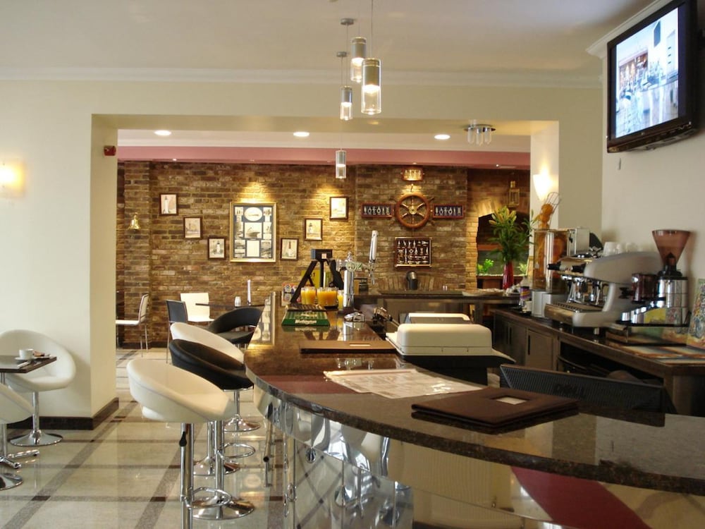 Eastbourne Riviera Hotel 38/64
