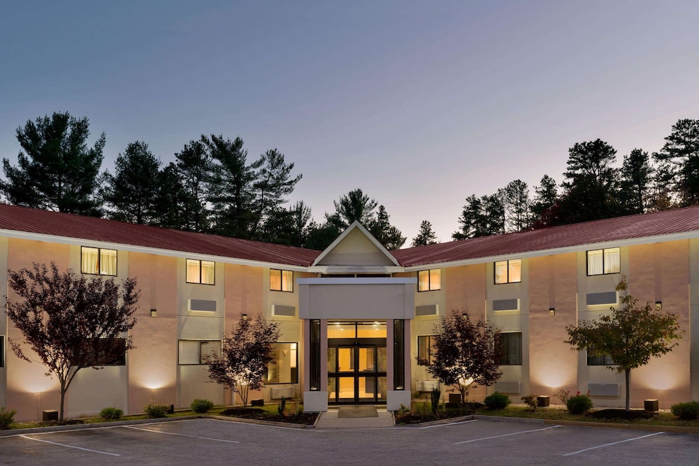 Days Inn by Wyndham Tamworth 1/54