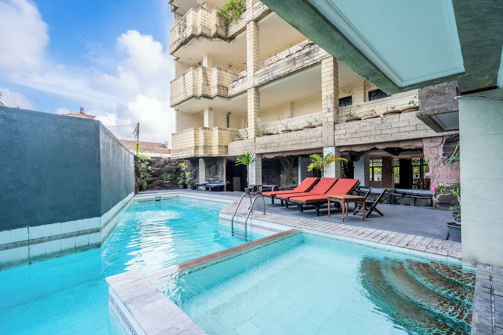 VILARISI HOTEL 32/57