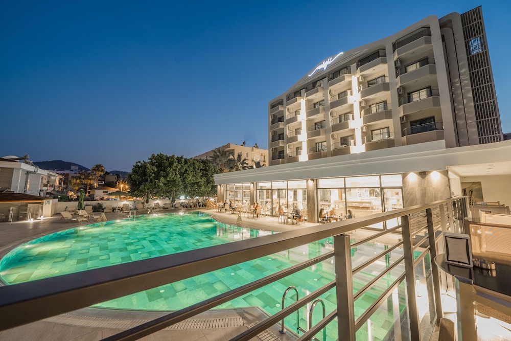 Premier Nergis Beach Hotel 7/50