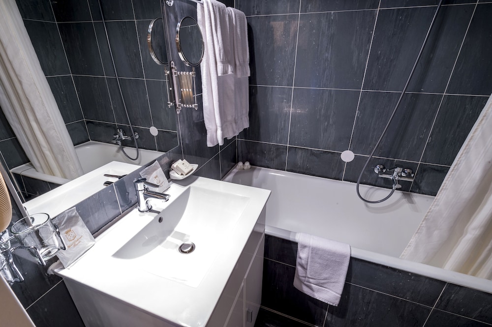 Diplomate Hotel 24/40