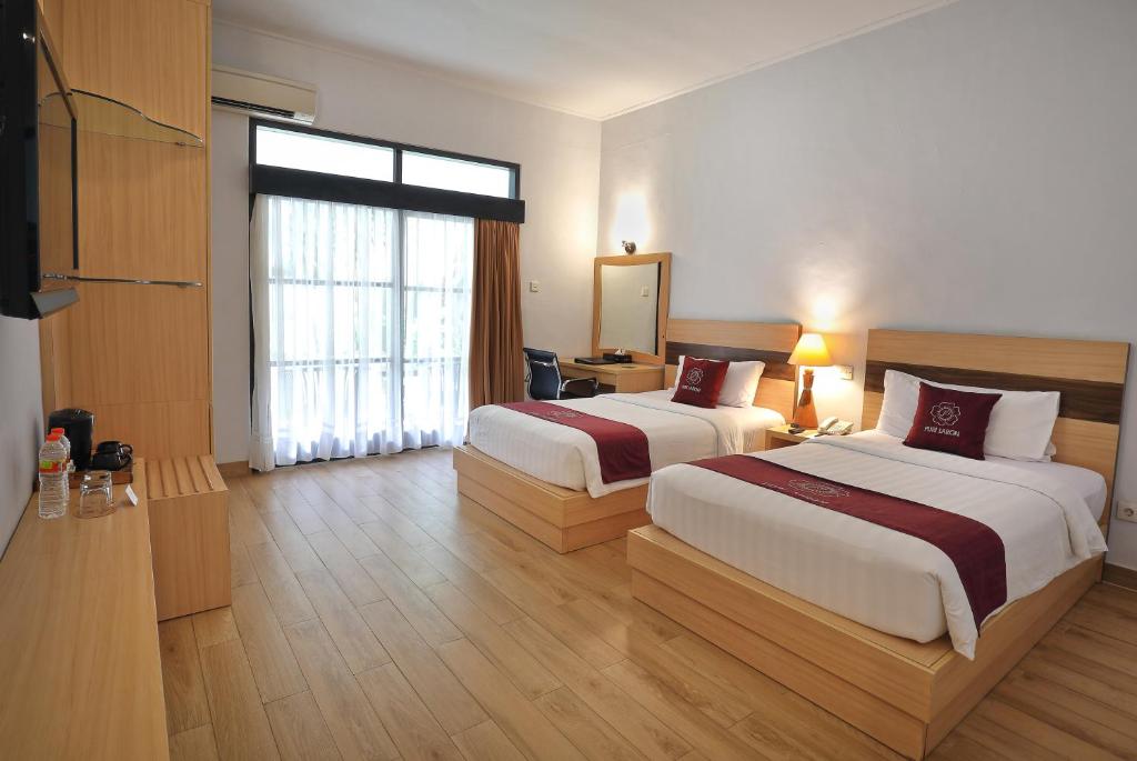 Deluxe Room, Puri Saron Seminyak 2/4