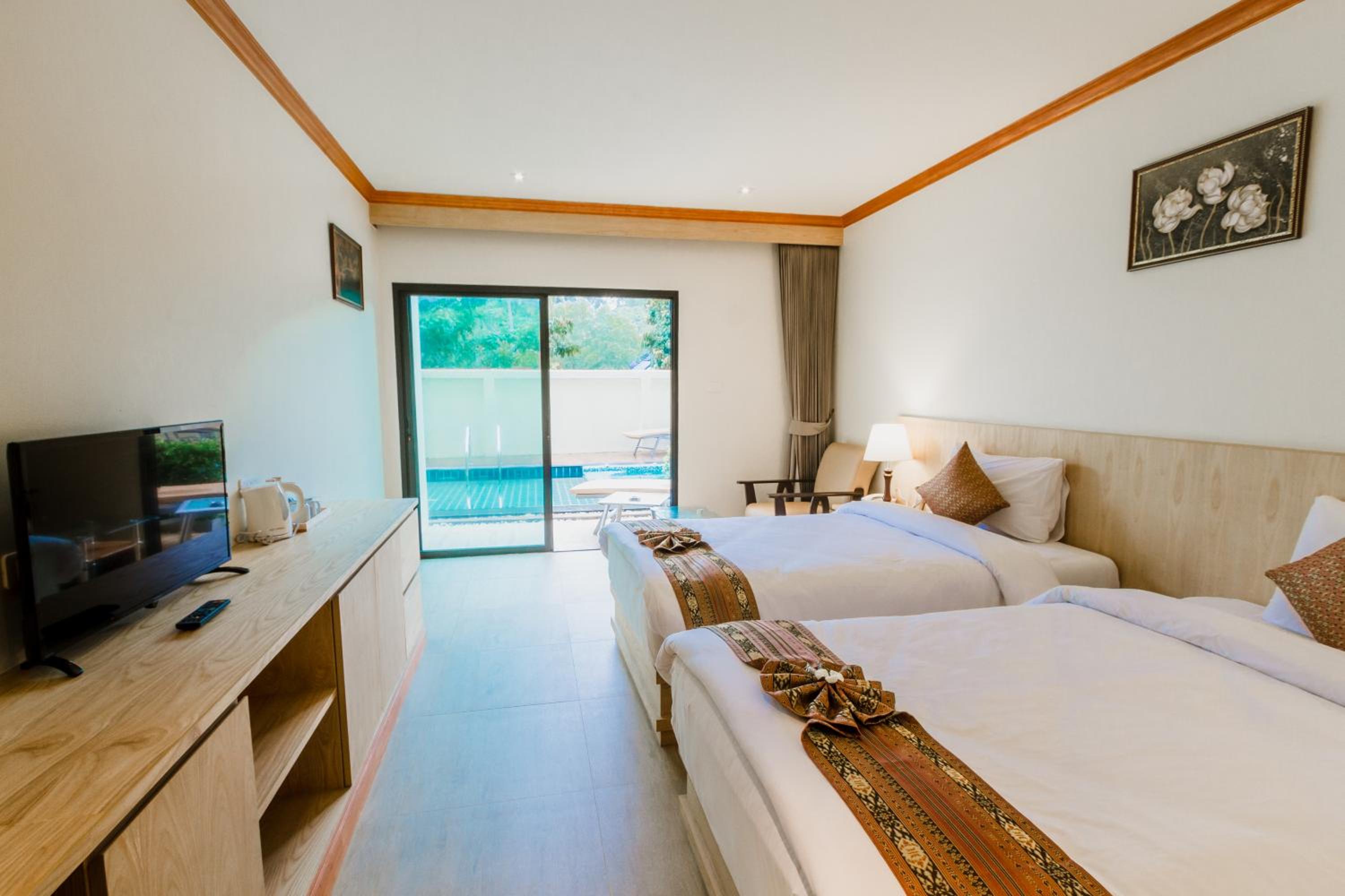 Room, King Bed, Pool Access
