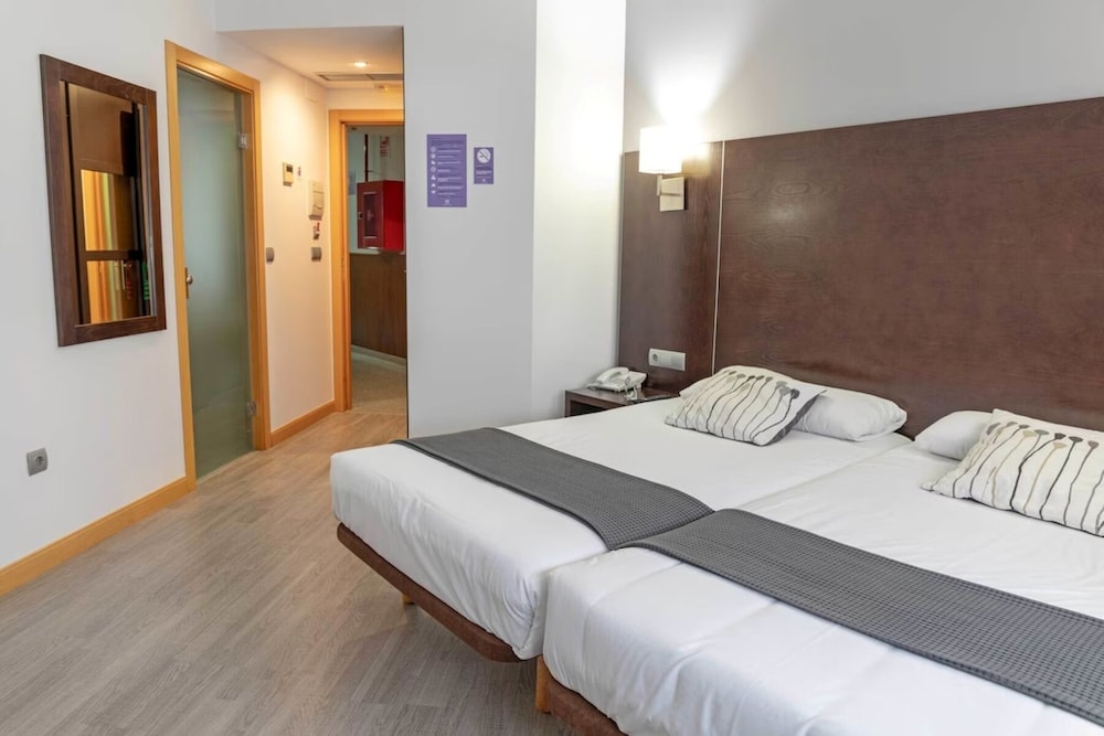 Hotel Cardena 24/68