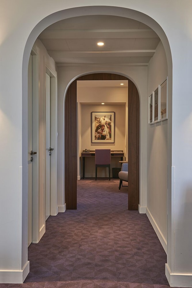 M Suite Hotel 6/50
