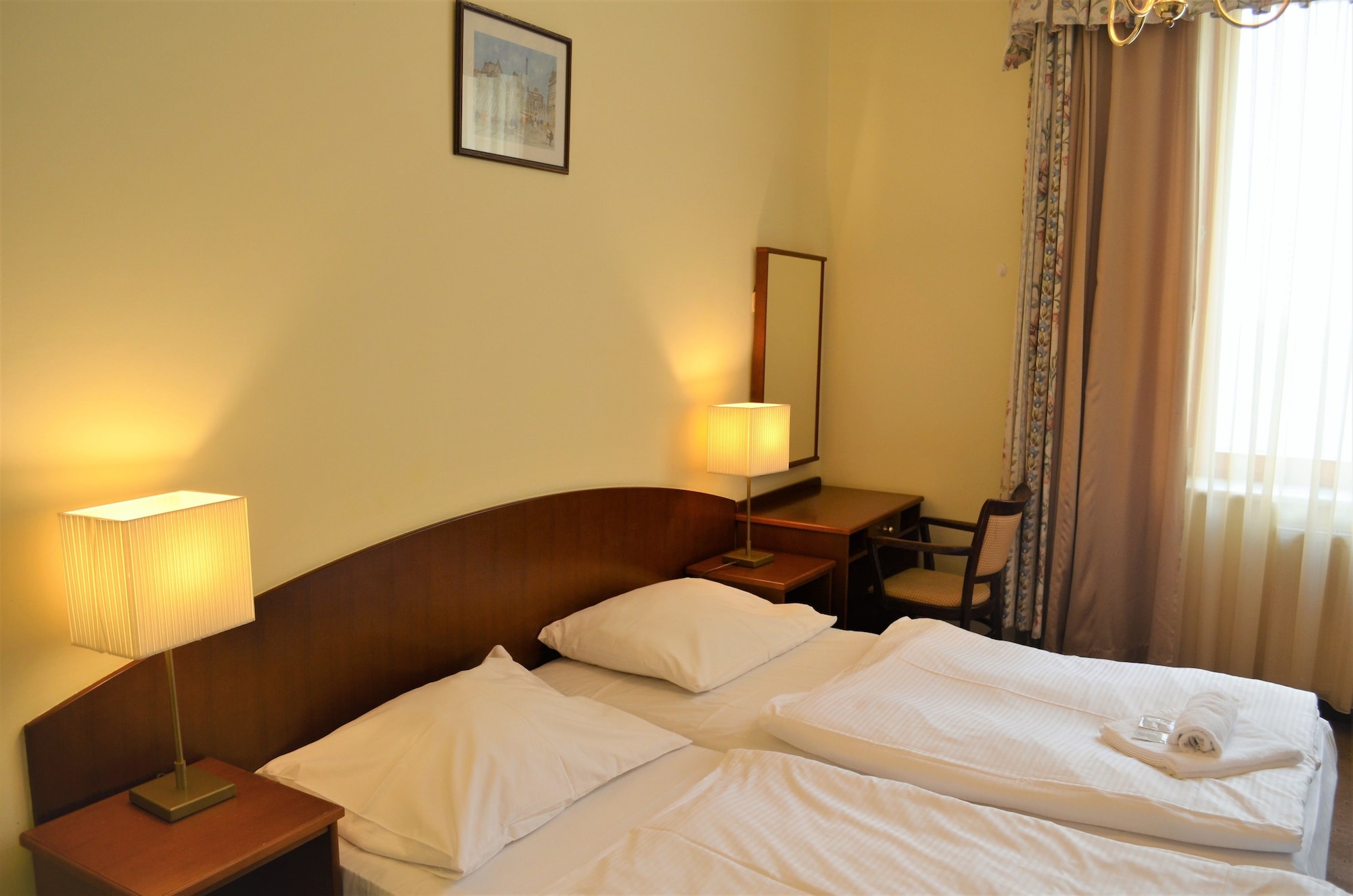 2 BEDROOMS, TRADITIONAL, APARTMENT