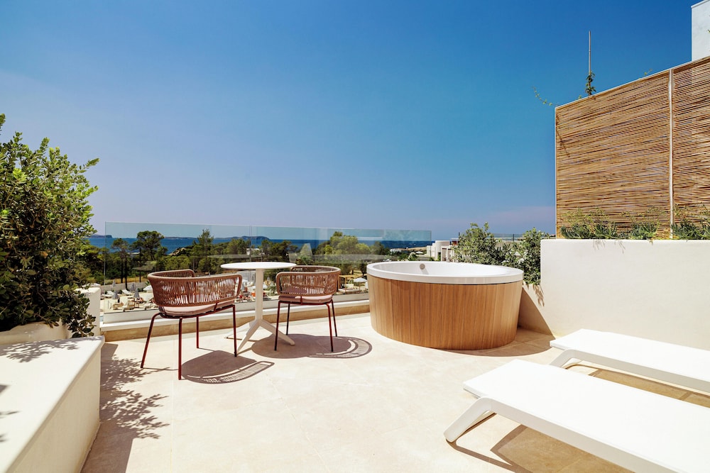 The Signature Level at TRS Ibiza Hotel 30/60