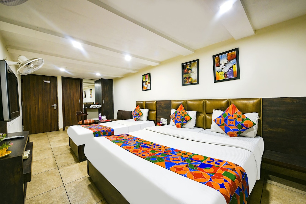 Oyo Rooms Ludhiana Railway Station Clock Tower 32/50