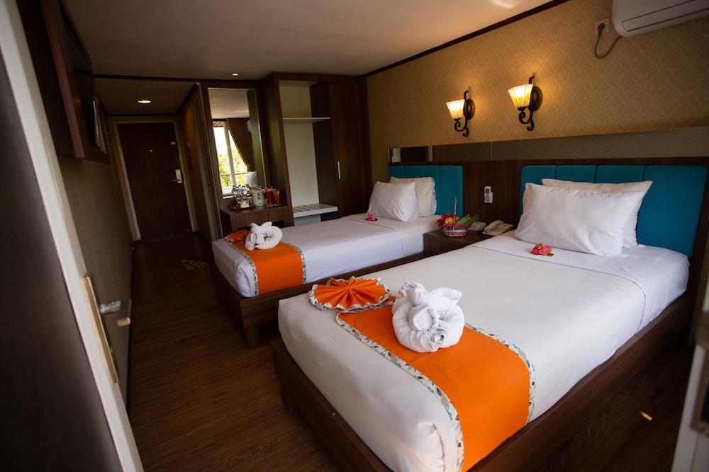 Royal Caravan Hotel and Outbond 21/58